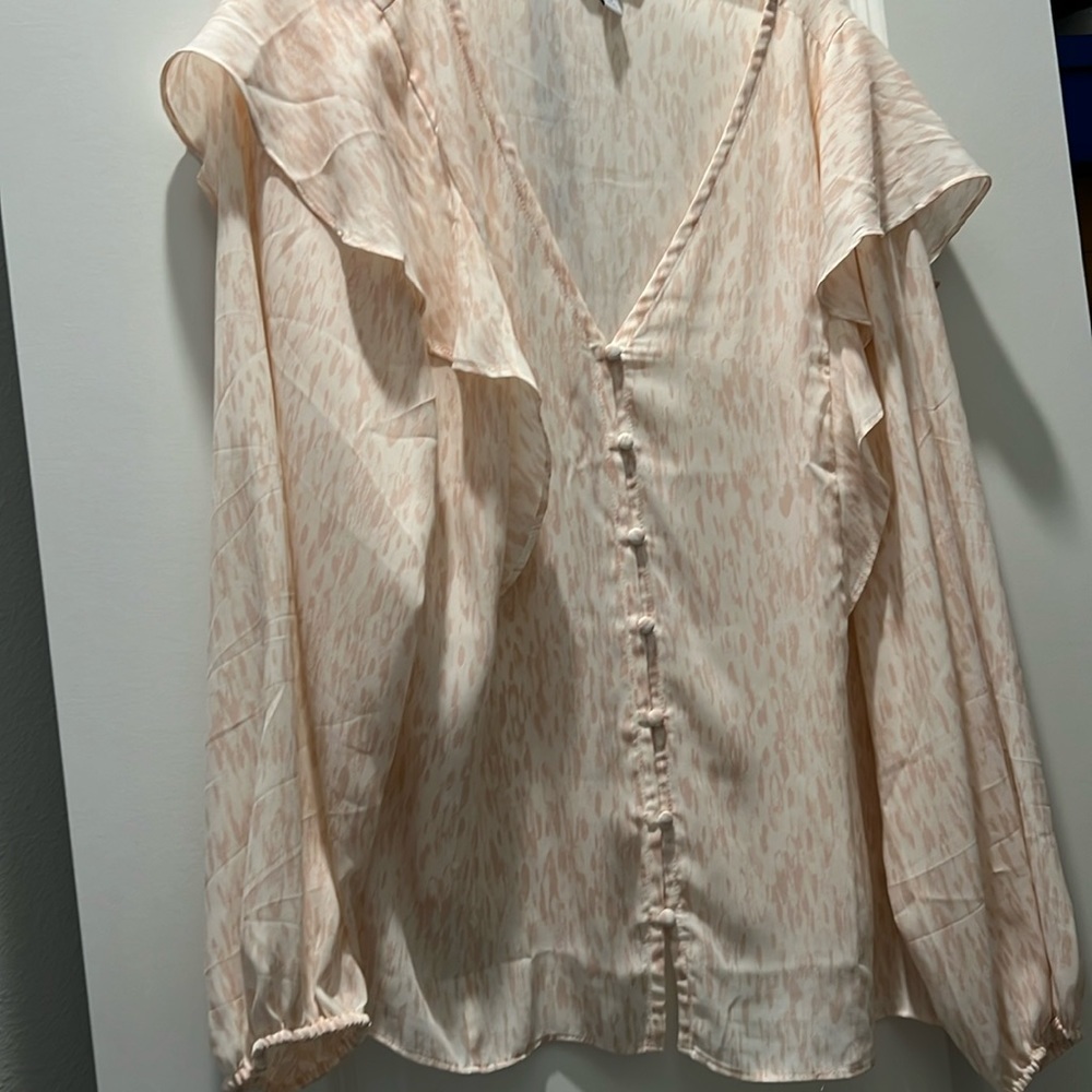 Lightweight long sleeve Nine West blouse new with tags xxl